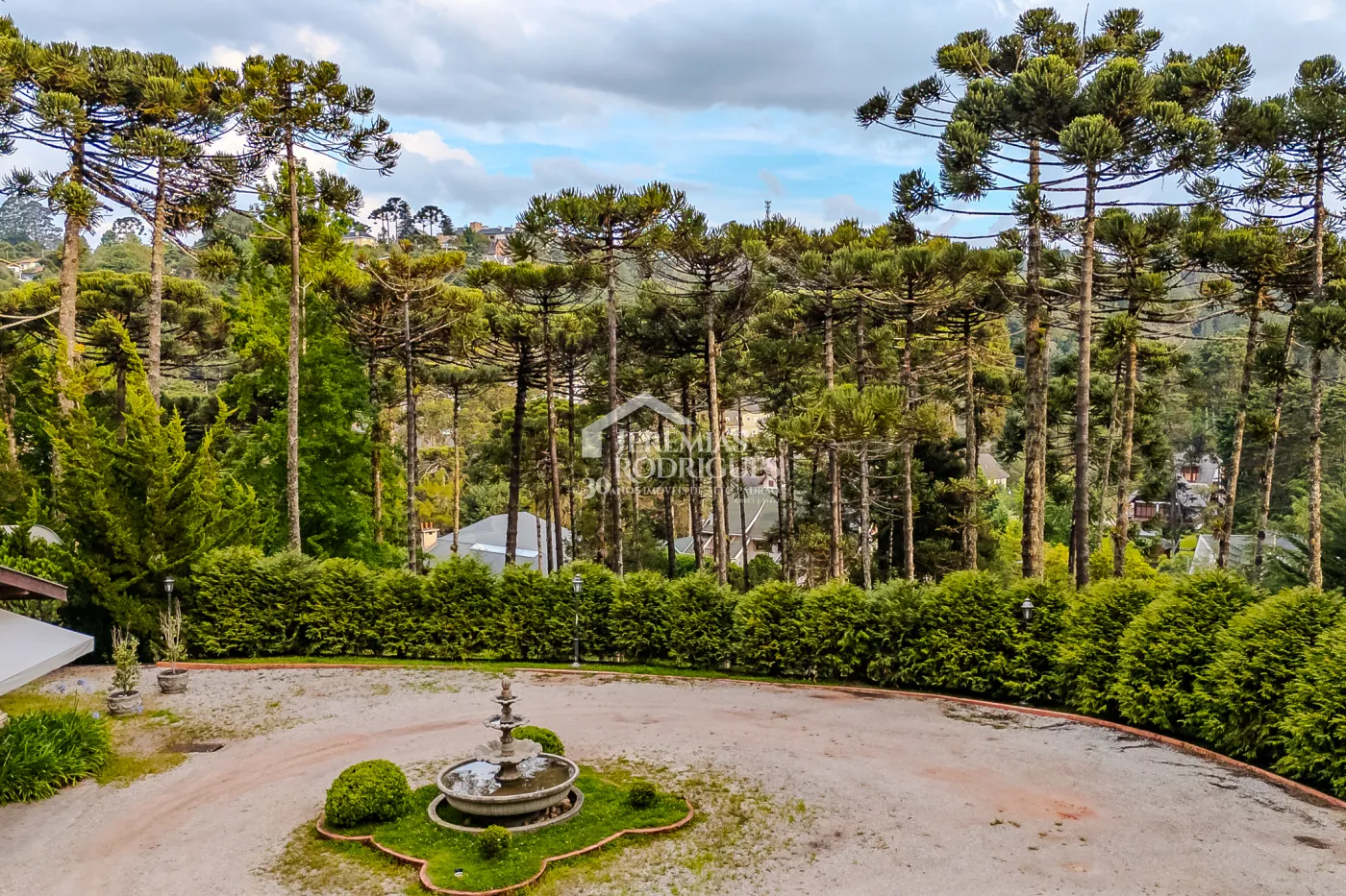 Pousada à venda no Capivari em Campos do Jordão/SP.