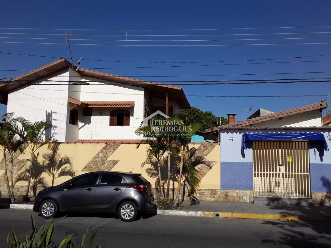 Casa sobradada à venda com 3 dormitórios no bairro Jardim Morumby em Taubaté/SP