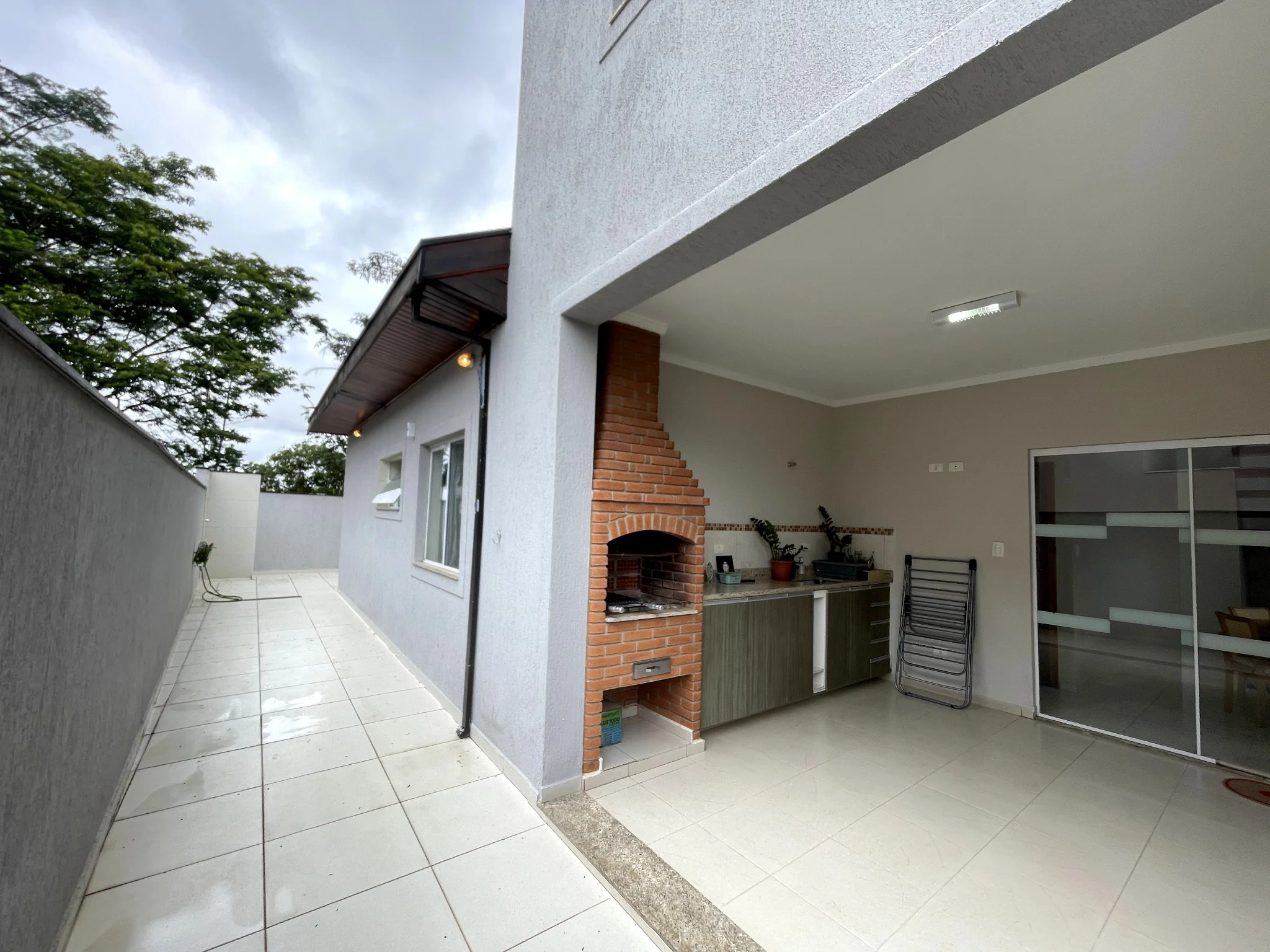 Casa à venda com 3 dormitórios no Condomínio Campos do Conde II em Tremembé/SP. 