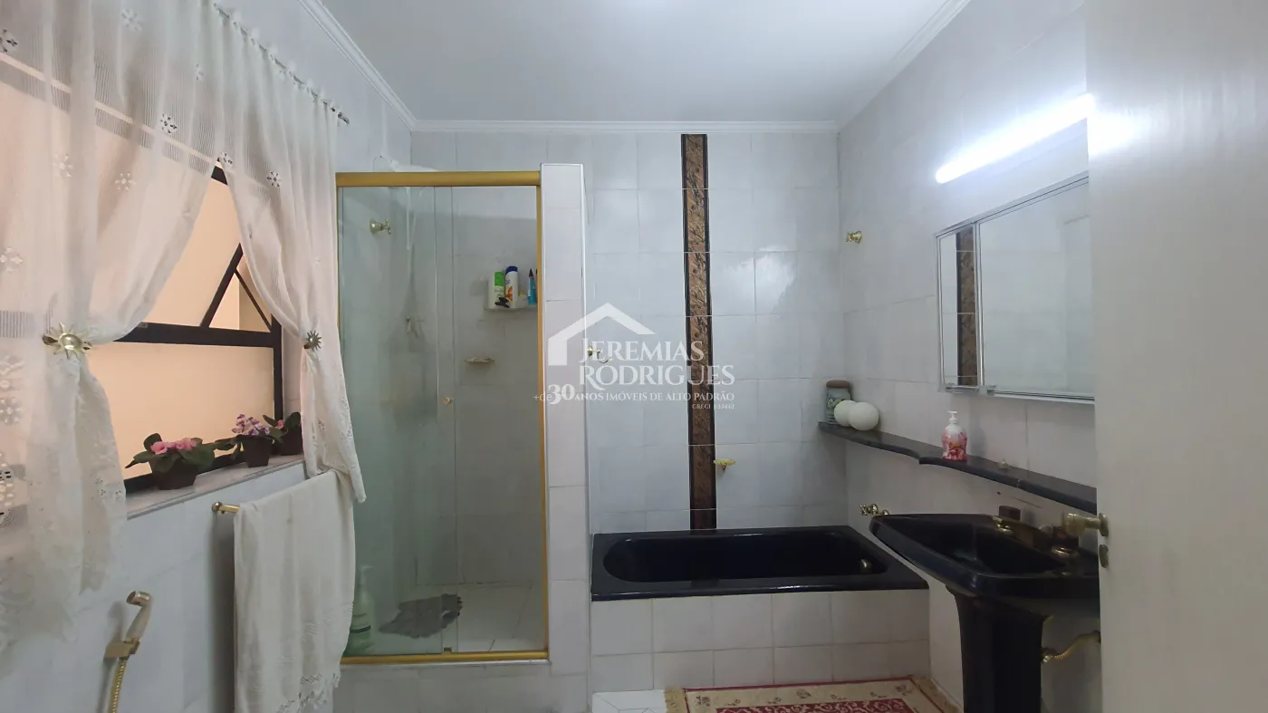 Casa para locação com 5 dormitórios no Centro em Taubaté/SP.