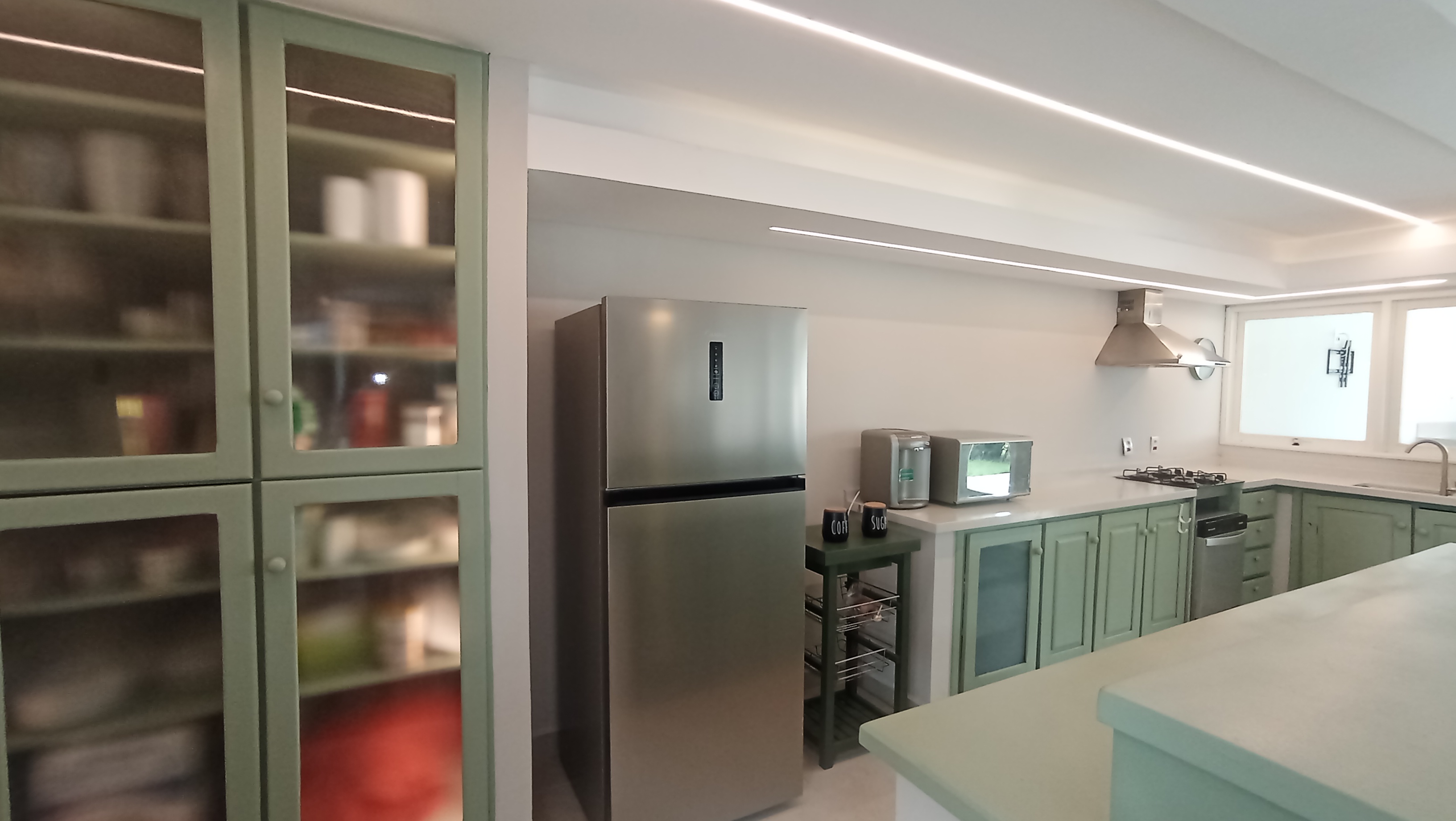 Casa à venda com 3 dormitórios no Condomínio Portal do Sol em Tremembé/SP.