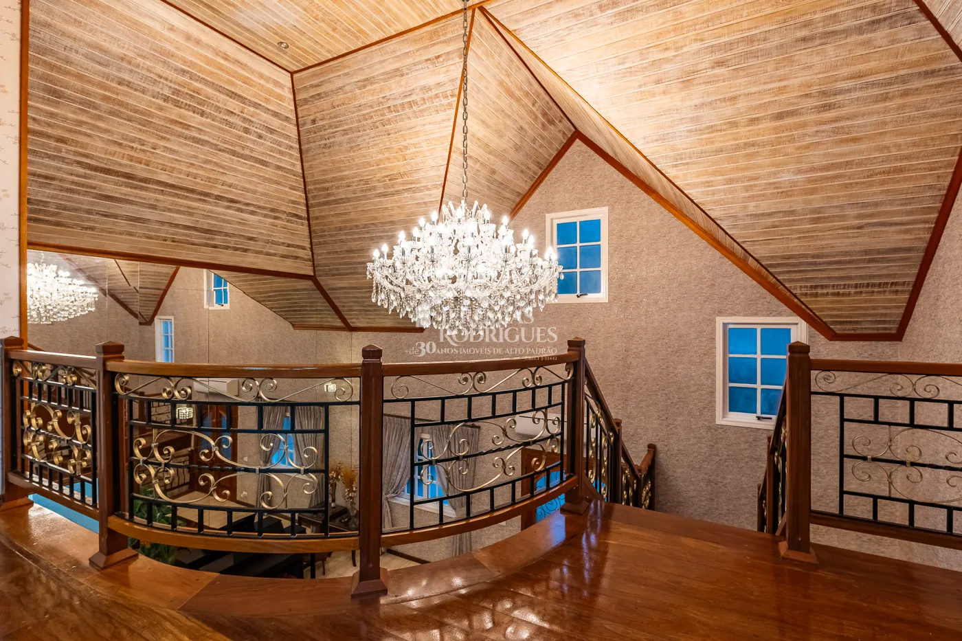 Casa com 5 suítes, 950 m² - Alto do Capivari - Campos do Jordão/SP