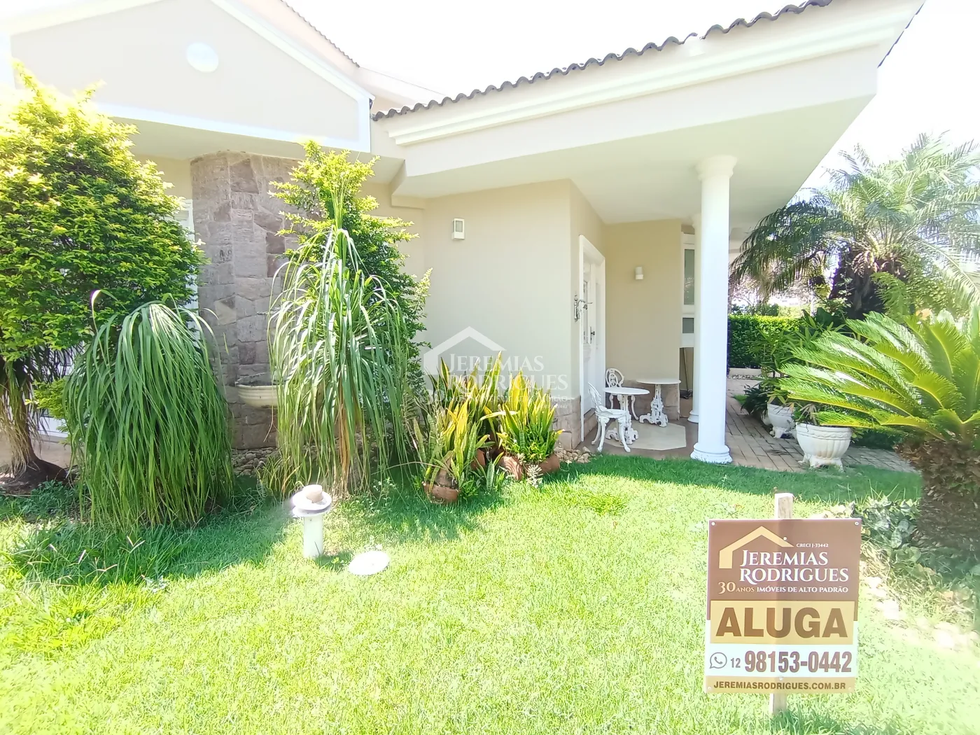 Casa para locação com 4 dormitórios no Condomínio Taubaté Village em Taubaté/SP.