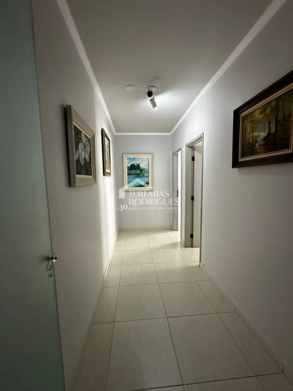 Casa à venda com 6 dormitórios no bairro Jardim das Nações em Taubaté/SP.