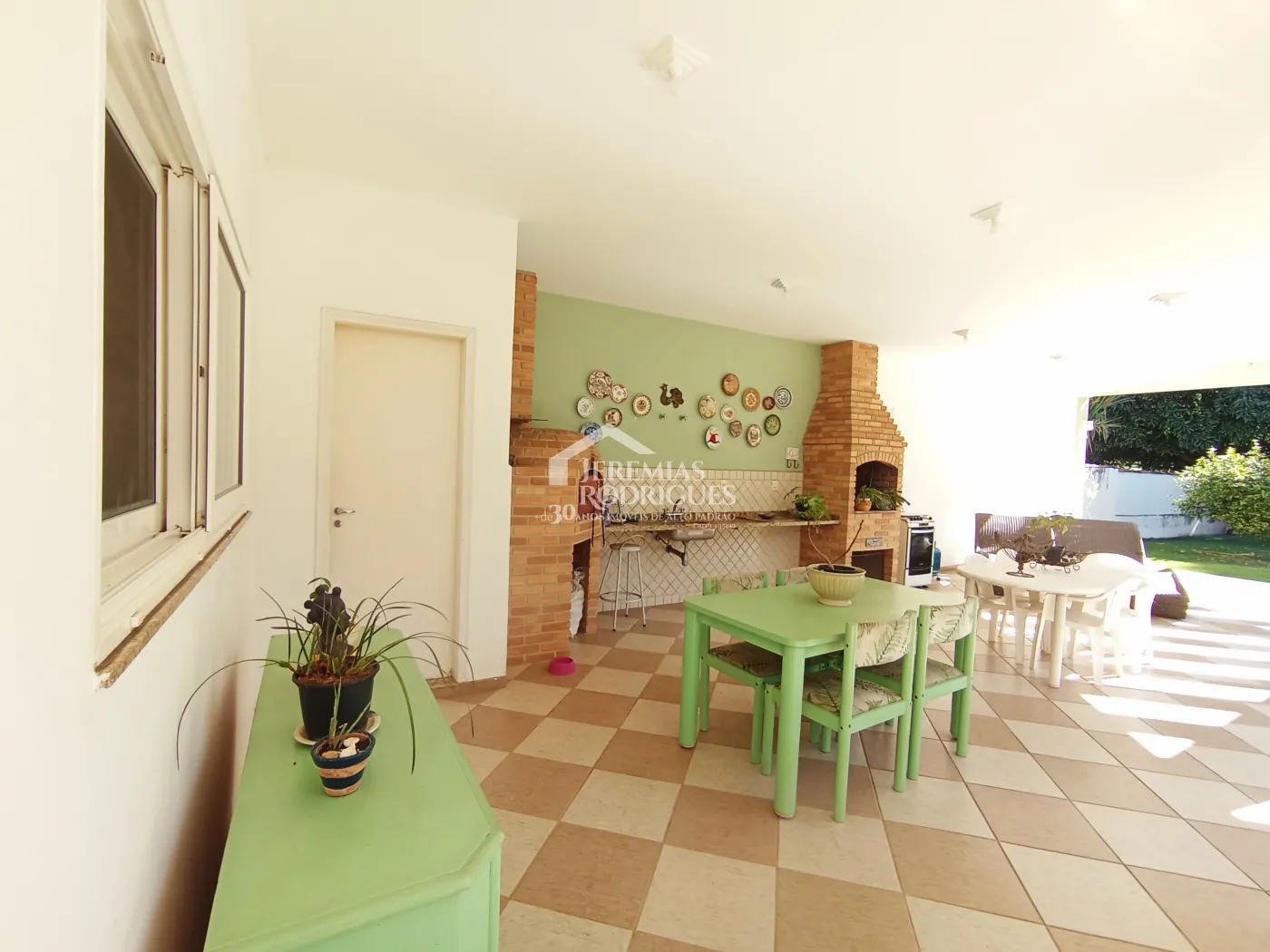 Casa à venda com 4 dormitórios no Condomínio Village Paineiras em Pindamonhangaba/SP