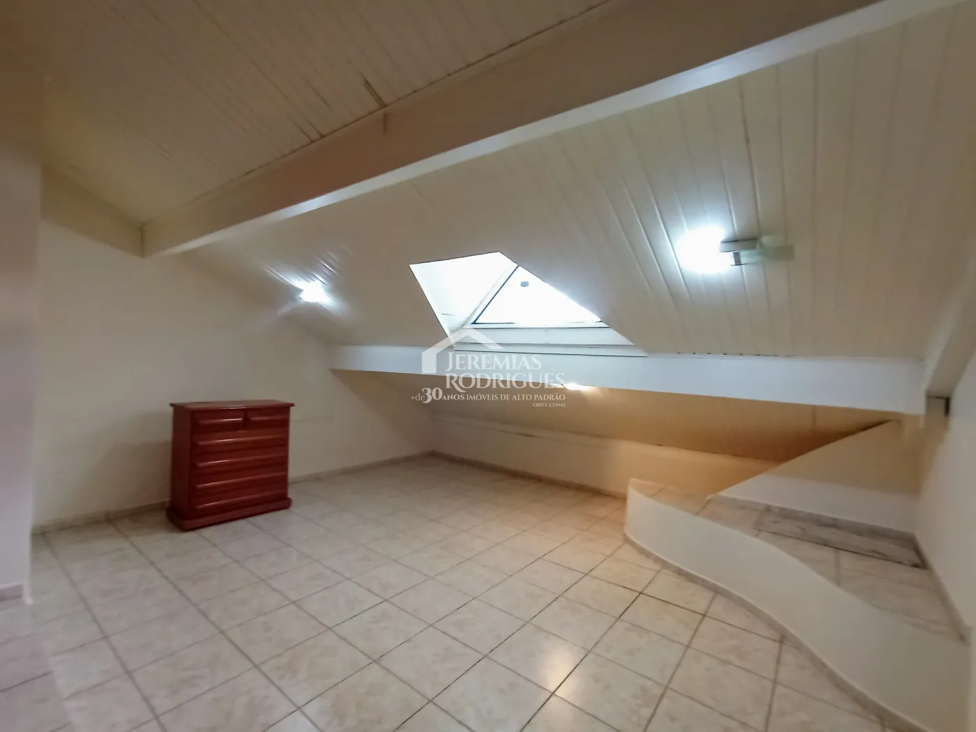 Casa para locação com 4 dormitórios no Condomínio Taubaté Village em Taubaté/SP.