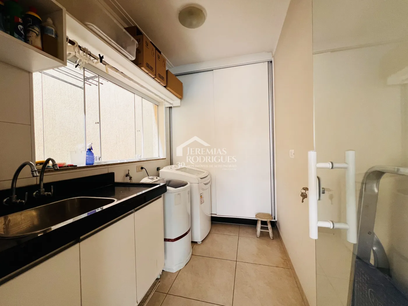 Casa com 4 dormitórios, 394 m² - Alto São Pedro - Taubaté/SP.