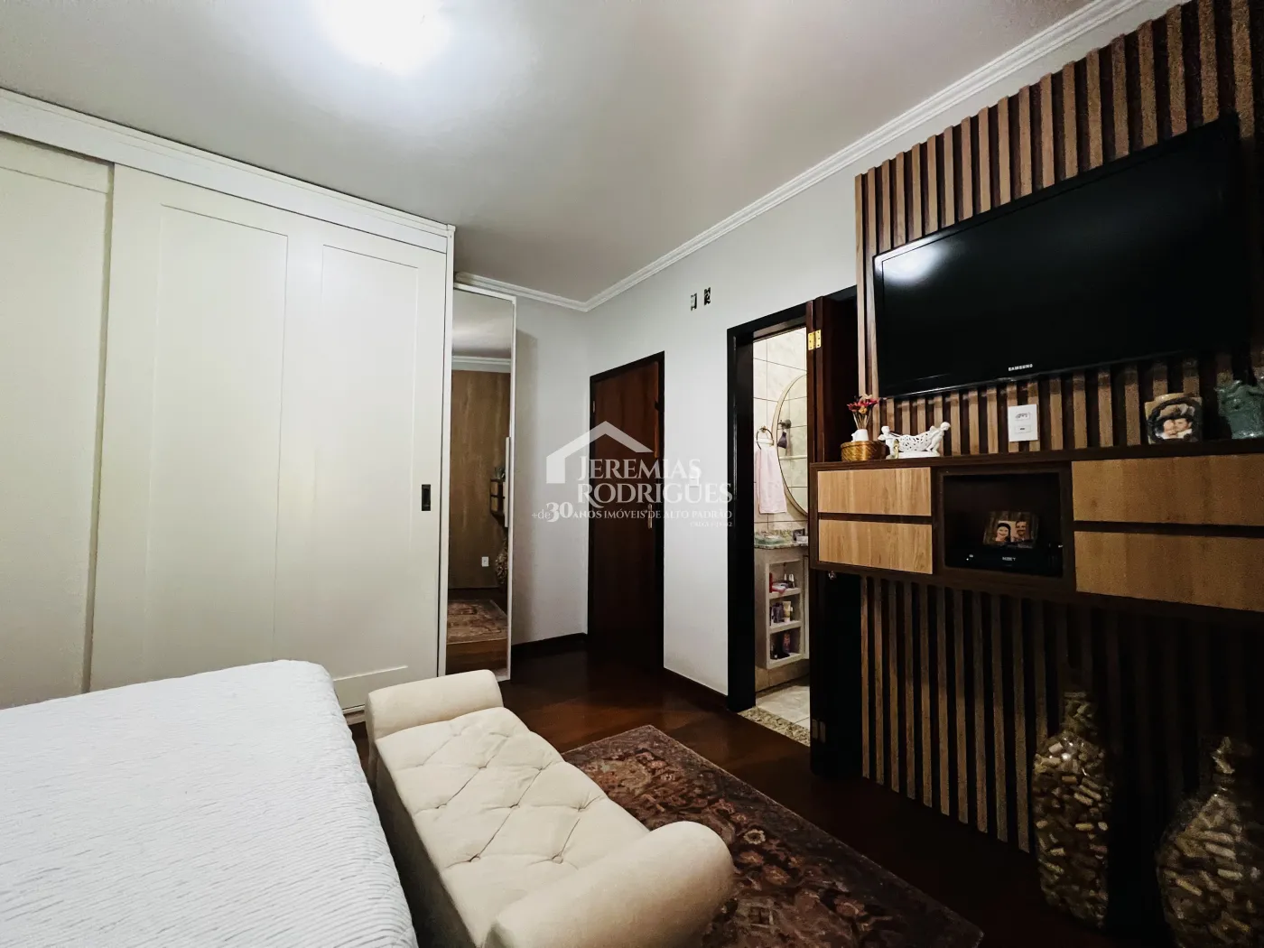Casa à venda com 3 dormitórios no Condomínio Jardim das Hortênsias em Taubaté/SP.
