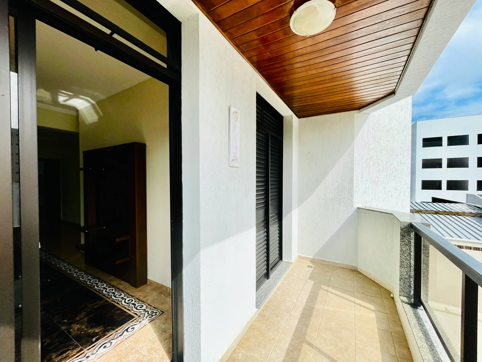 Apartamento para venda com 5 dormitórios no Edifício Olimpia em Taubaté/SP. 