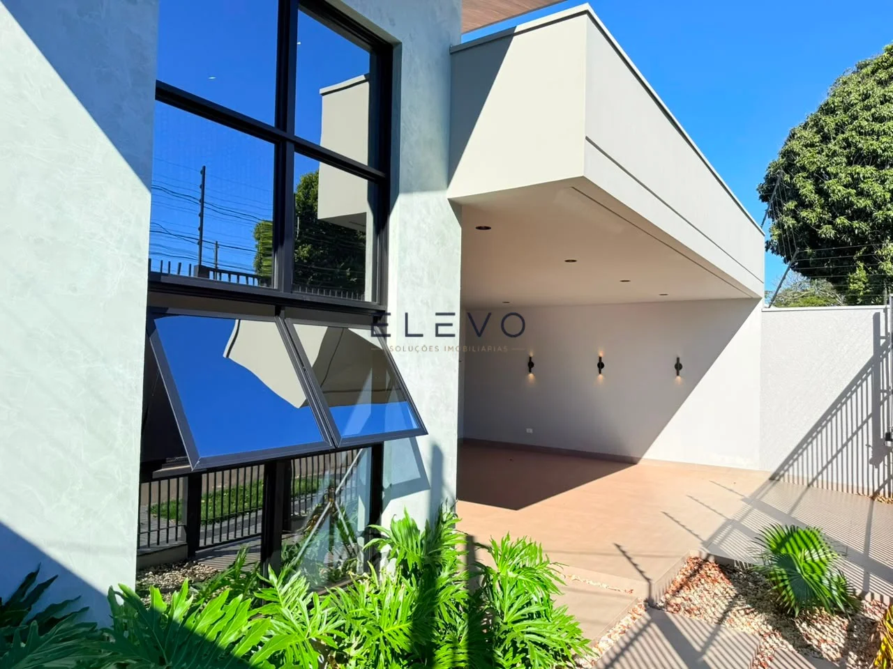 Casa Alto Padrão à Venda no Jardim Real | 3 Suítes, Automação Alexa e Piscina Aquecida