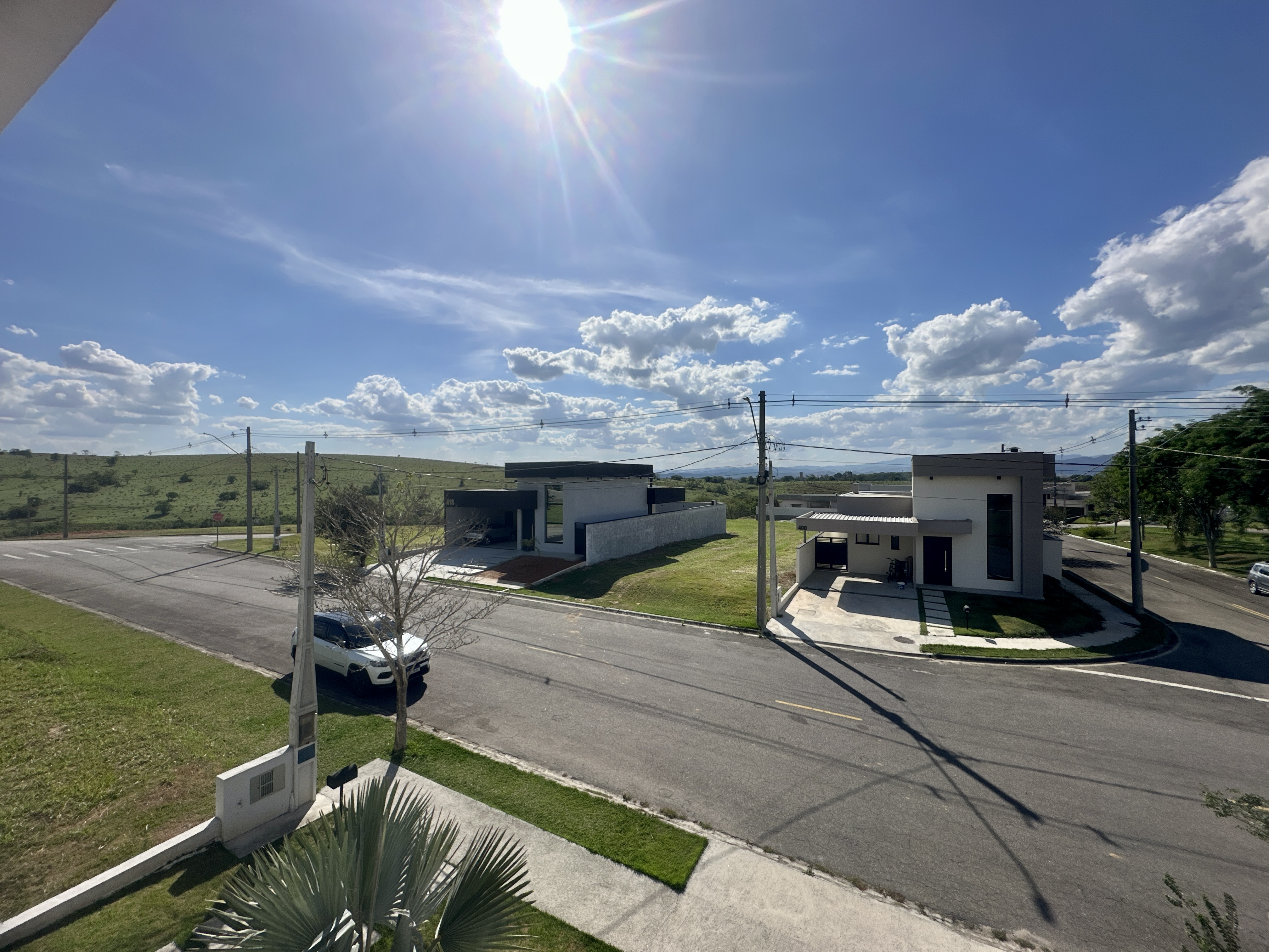 Casa à venda com 4 dormitórios no Condomínio Bella Vitta em Caçapava/SP.