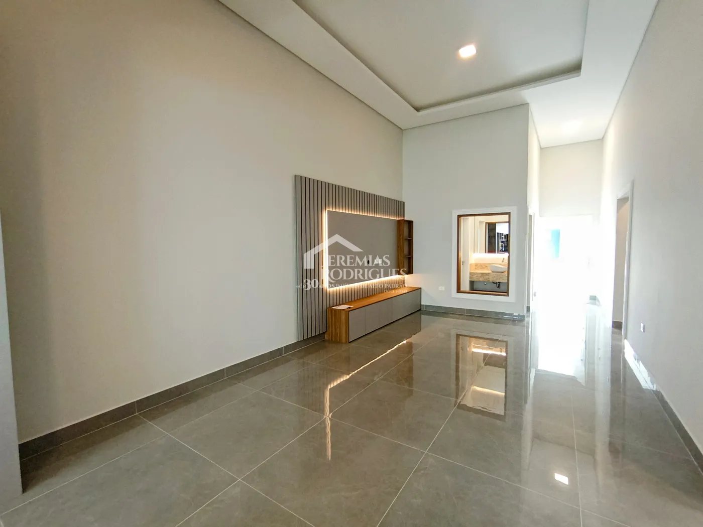 Casa à venda com 3 dormitórios no Condomínio Residencial Barão de Tremembé em Tremembé/SP.