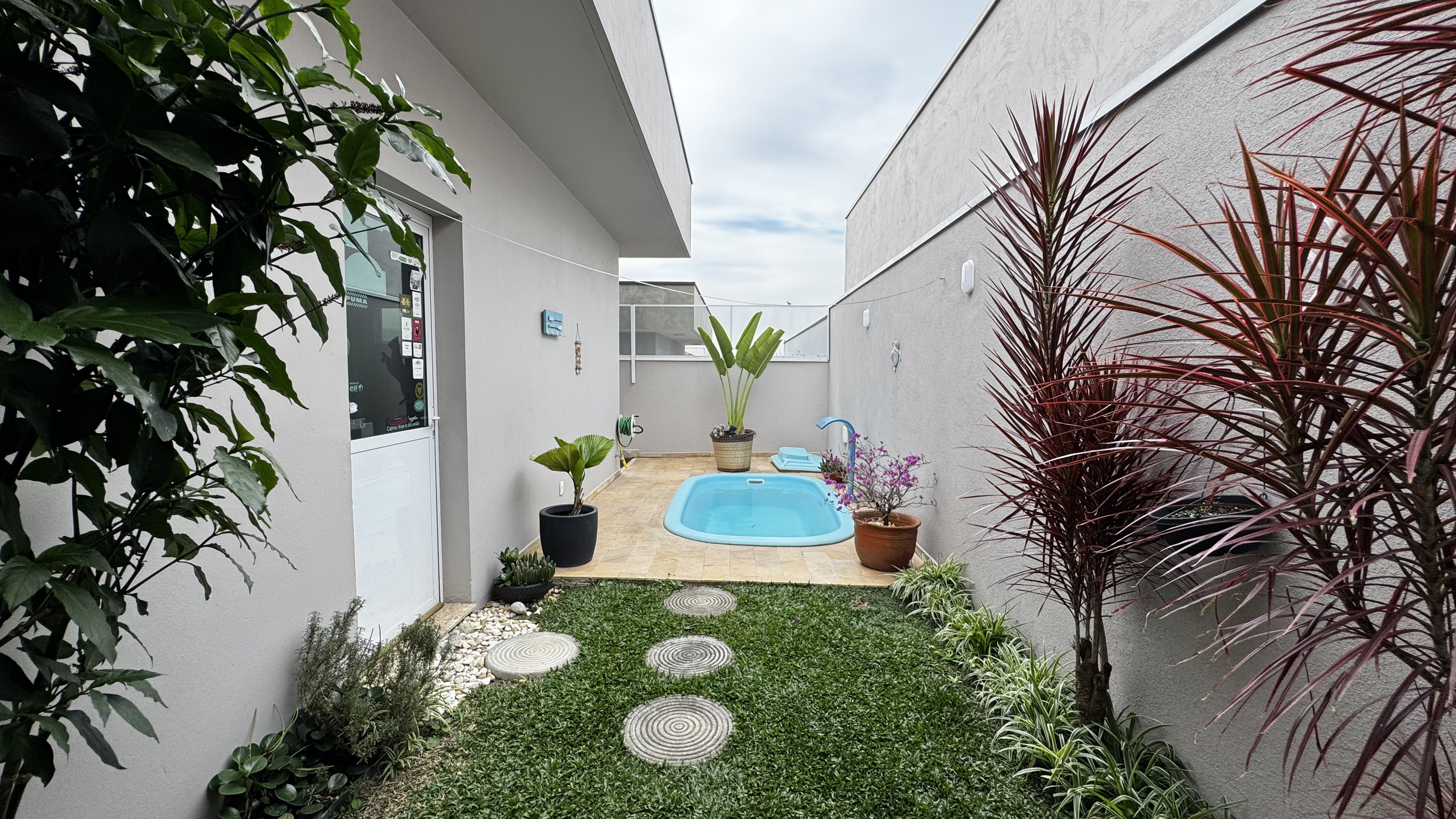 Casa à venda com 3 suítes no Condomínio Reserva dos Lagos em Pindamonhangaba/SP.