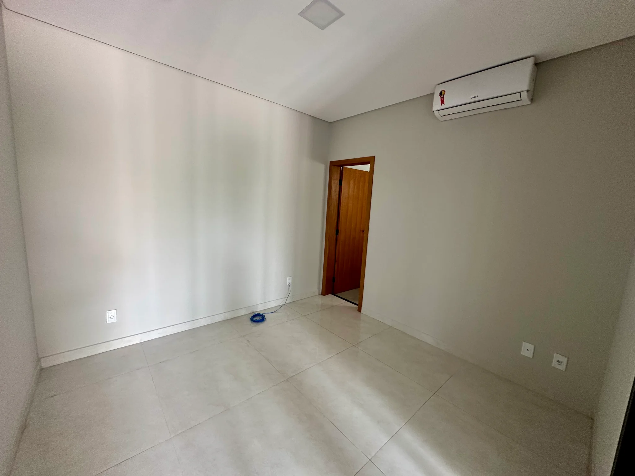 Casa para locação no Condomínio Reserva dos Lagos em Pindamonhangaba/SP.