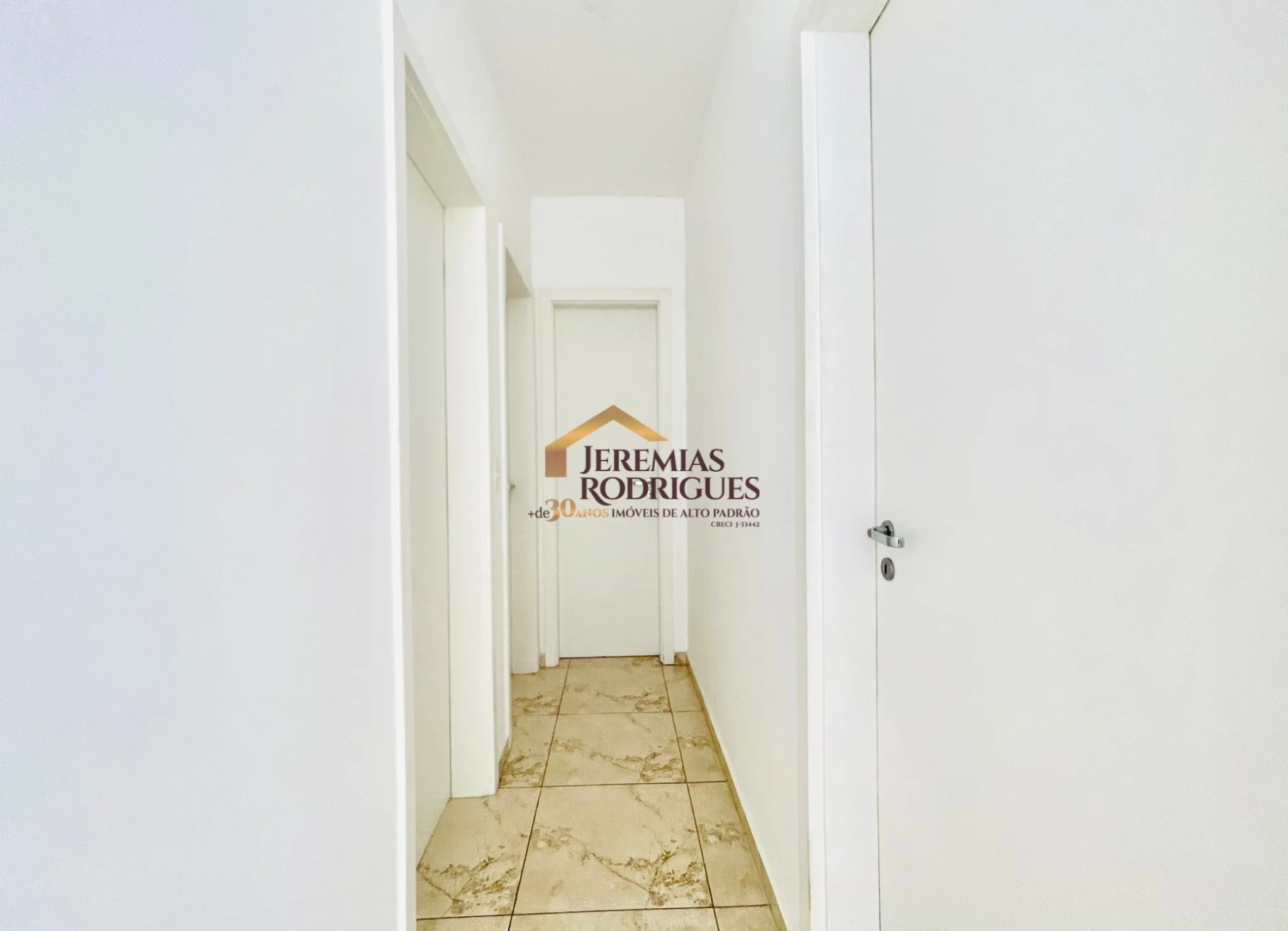 Apartamento para locação no Edifício Itacaré em Taubaté/SP.