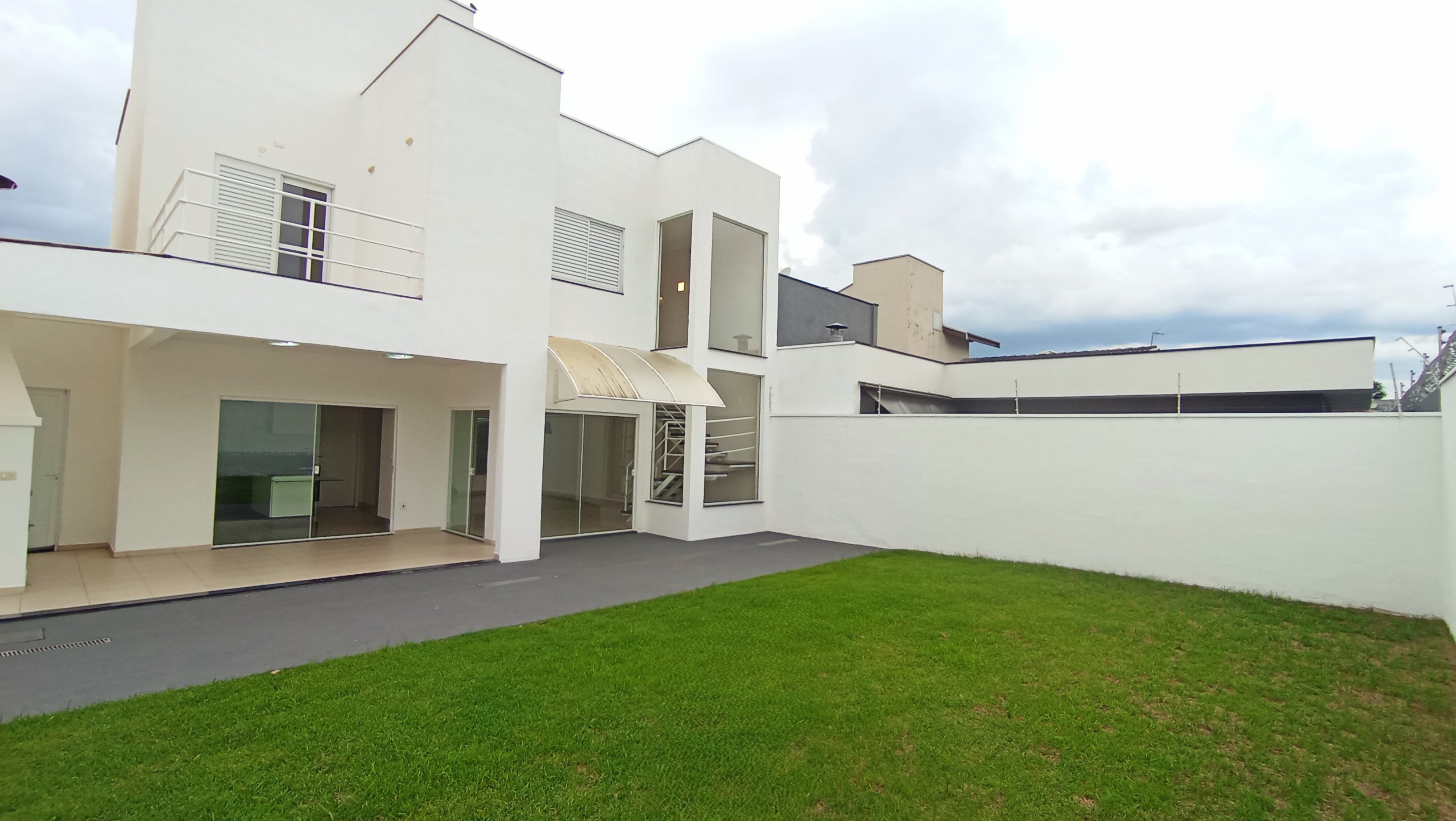 Casa para locação com 3 suítes no Condomínio Campos do Conde II - Chambord em Tremembé/SP.