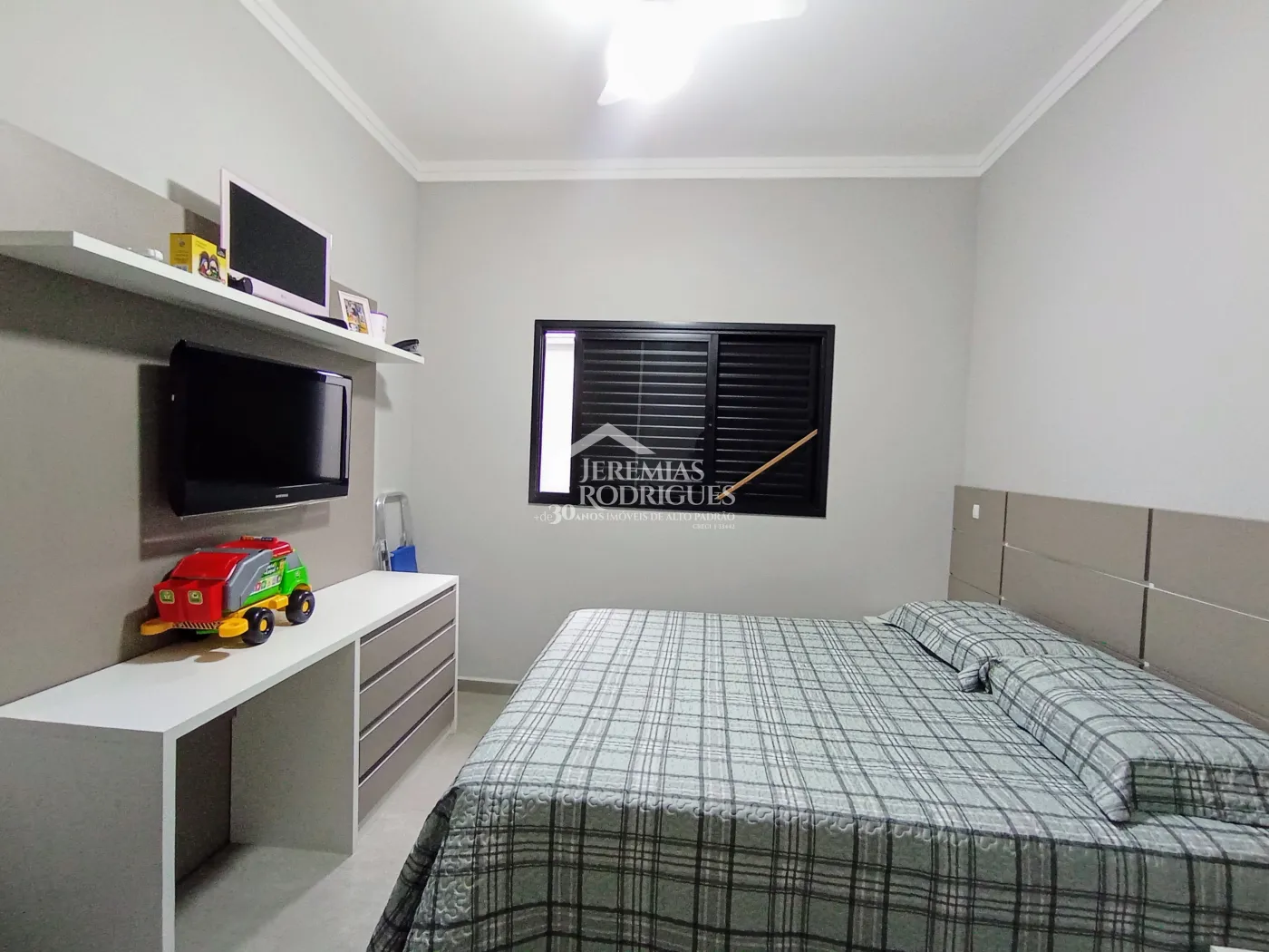 Casa à venda com 3 dormitórios no Condomínio Morada do Visconde em Tremembé/SP.