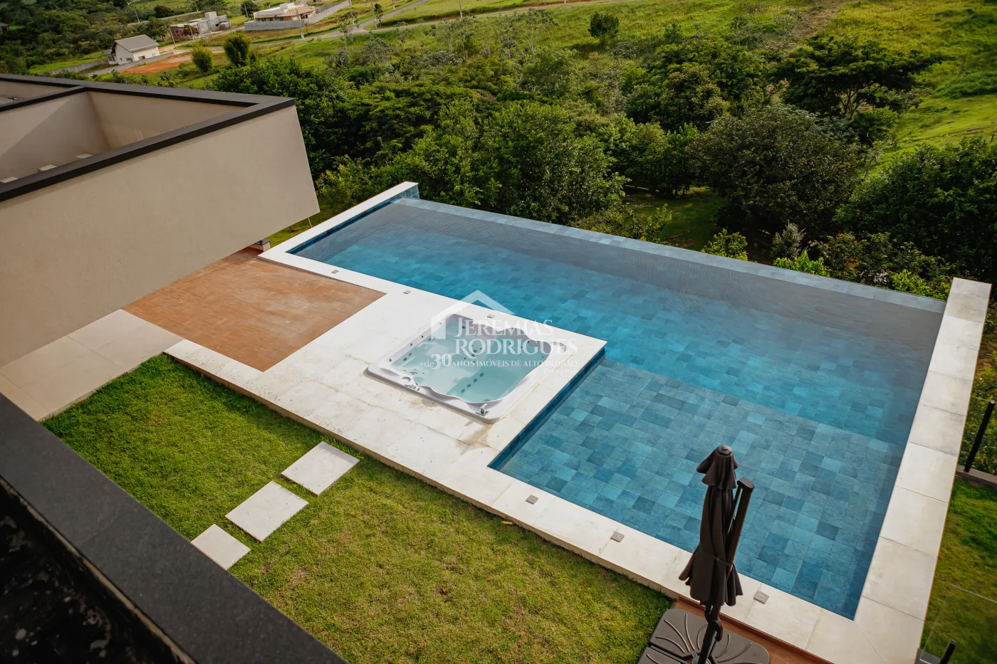 Casa com 3 suítes, 611 m² - Condomínio Village da Serra - Tremembé/SP