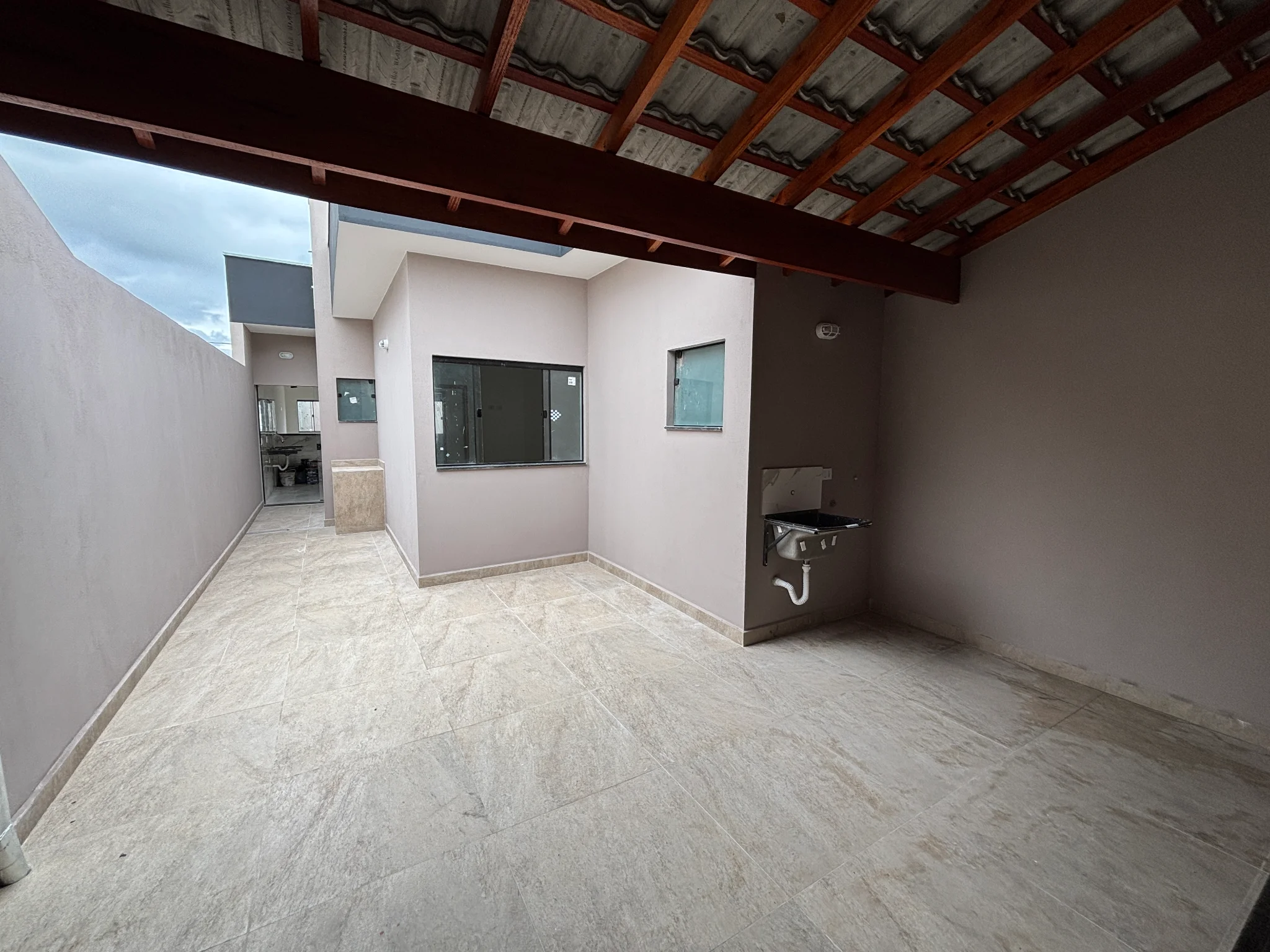 Casa no Portal dos Eucaliptos em Pindamonhangaba com suíte e área gourmet