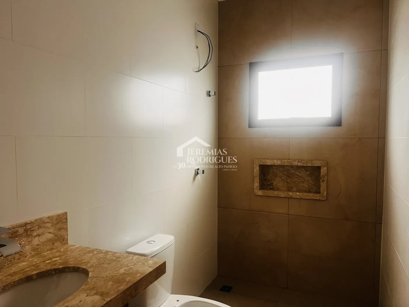 Casa à venda com 3 suítes no Condomínio Campos do Conde I em Tremembé/SP