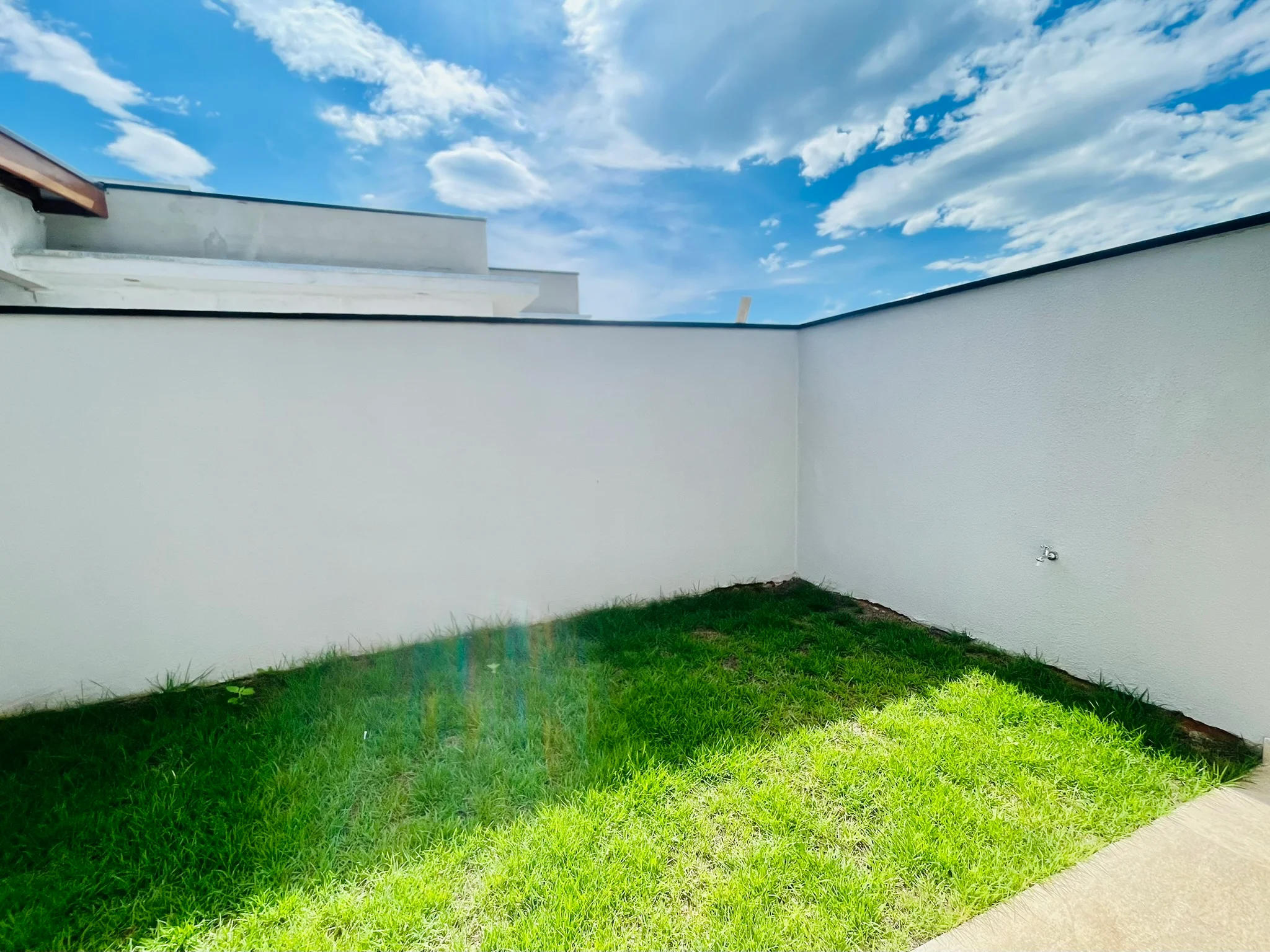 Casa para venda e locação, com 3 dormitórios no Condomínio Vila Romana em Pindamonhangaba/SP