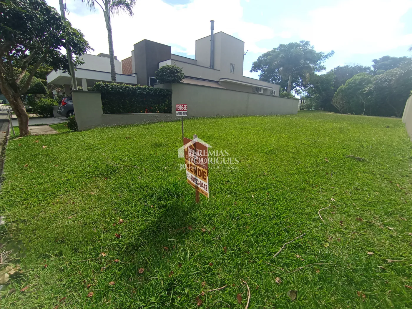 Terreno à venda com 307 m² no Condomínio Campos do Conde II em Tremembé/SP.