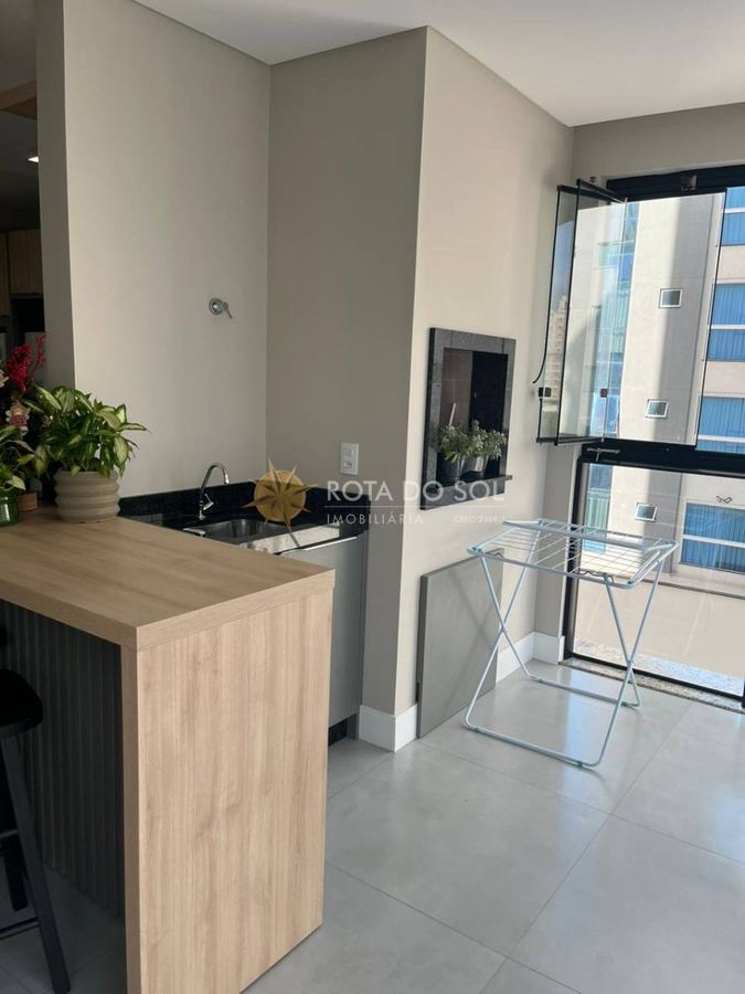 Residencial La Victoria apartamento 3 Suítes e 3 Vagas em Meia Praia Itapema SC