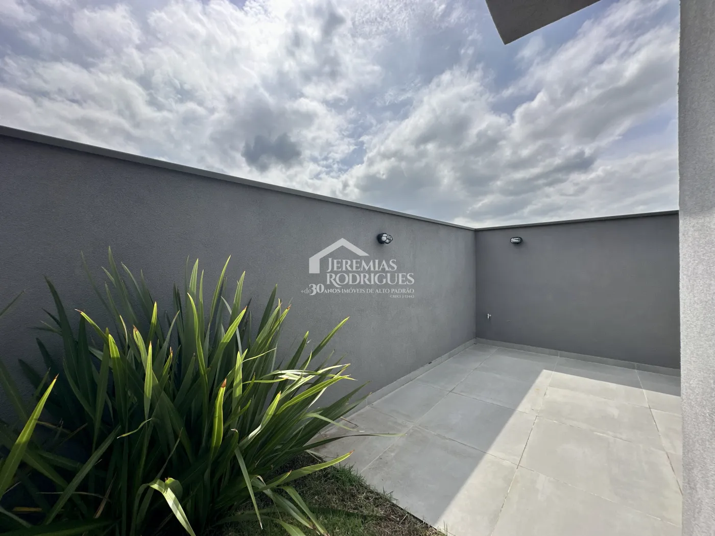 Casa para venda e locação com 3 suítes no Condomínio Cyrela Landscape em Taubaté/SP.