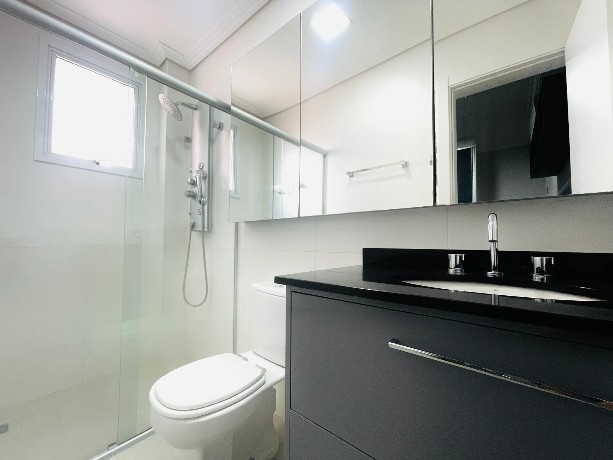 Apartamento à venda com 3 suítes no Condomínio Gran Terrace em Taubaté/SP. 