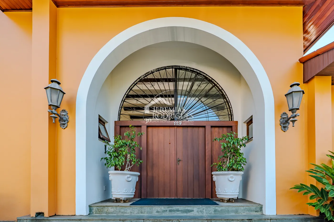 Mansão à venda com 7suítes no Condomínio Santa Rita em Ubatuba/SP.