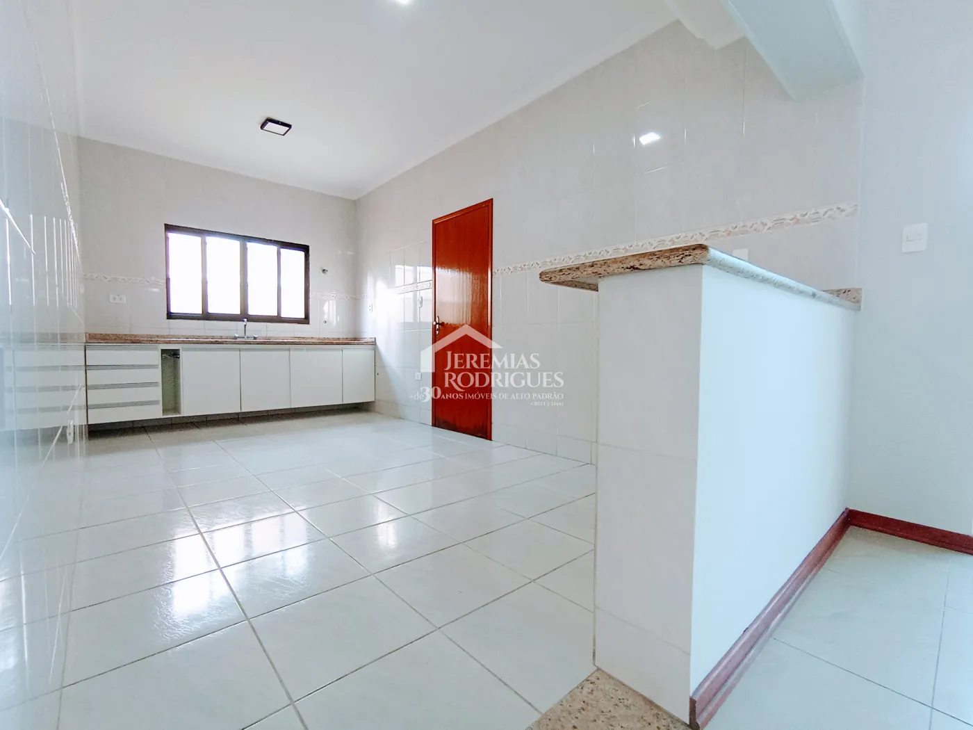 Casa para venda e locação com 4 dormitórios no Condomínio Campos do Conde I em Tremembé/SP