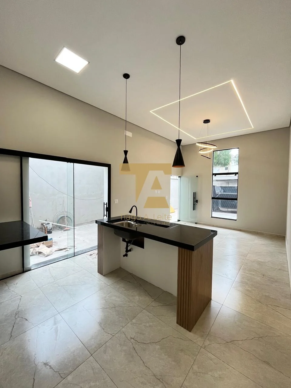Casa à Venda no Loteamento Flamboyant Pindamonhangaba SP | 3 Quartos com Suíte e Closet — foto 2
