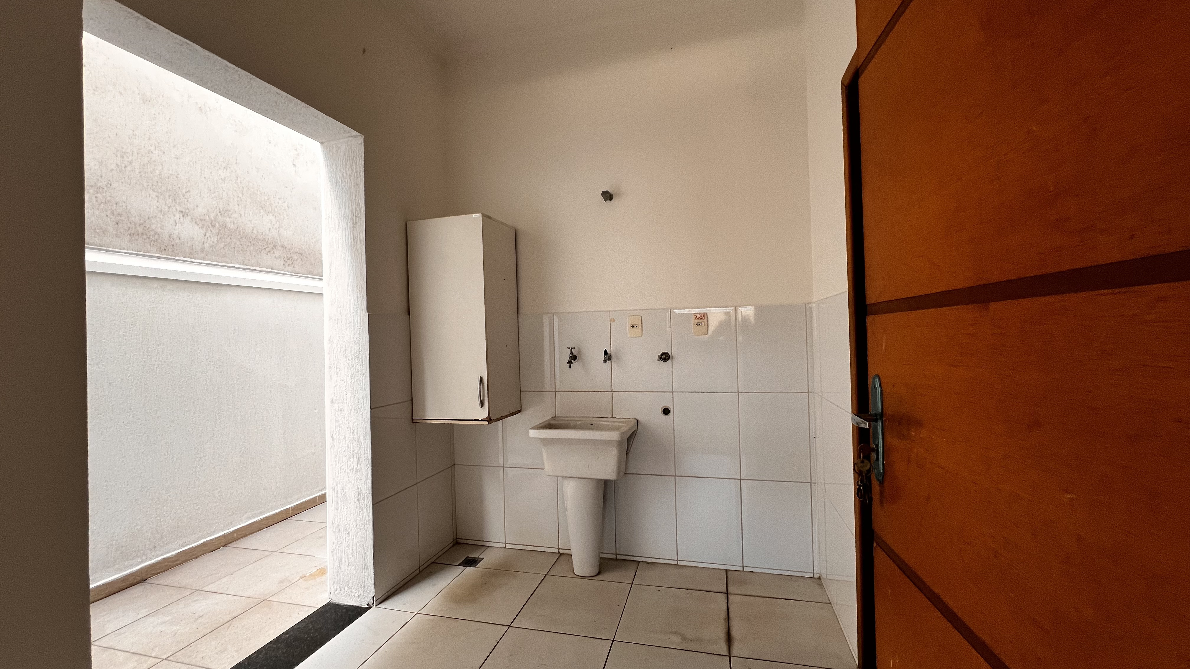 Casa à venda com 4 suítes no Condomínio Campos do Conde II em Tremembé/SP.