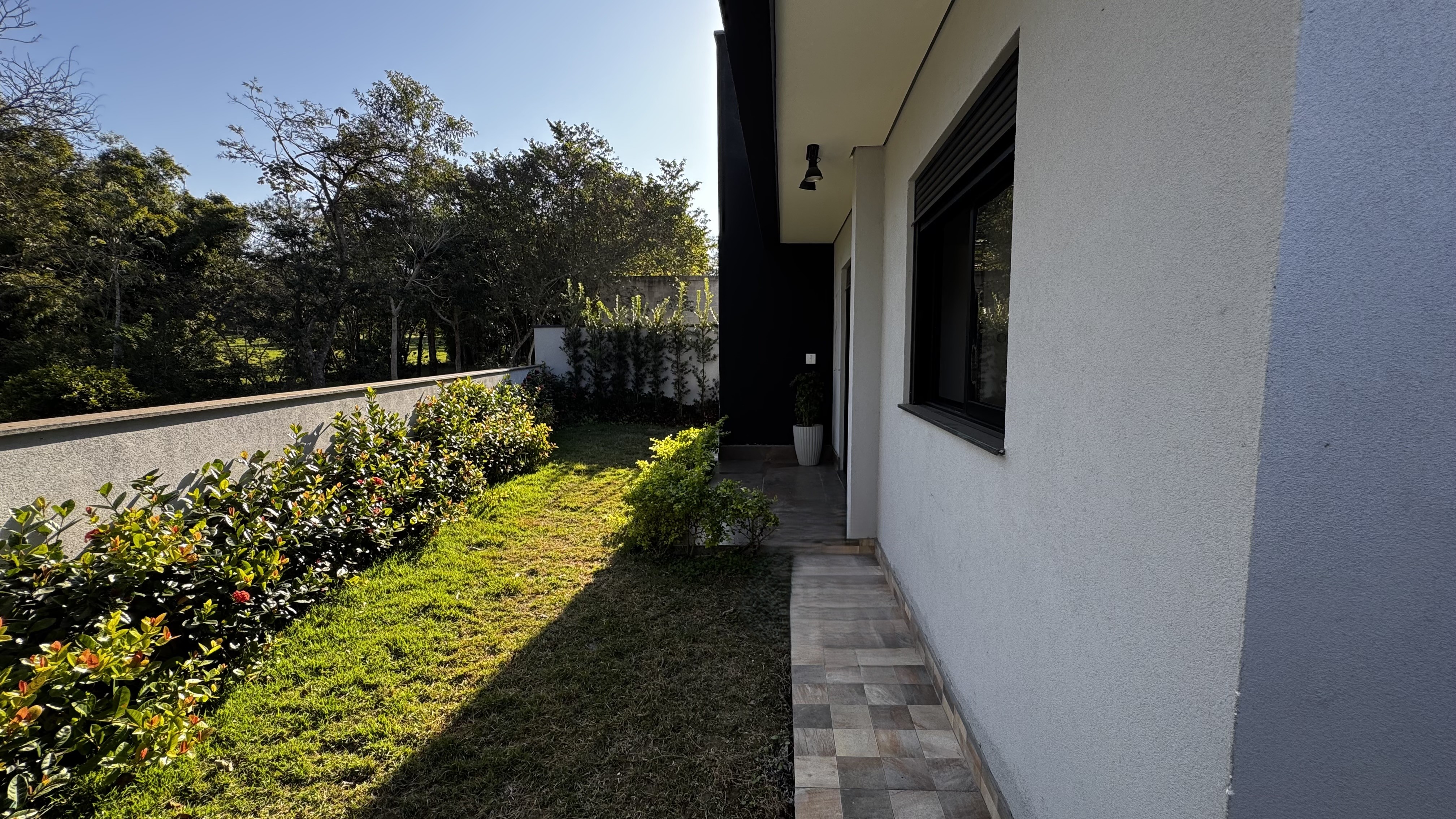 Casa para venda e locação com 3 suítes no Condomínio Reserva dos Lagos em Pindamonhangaba/SP.