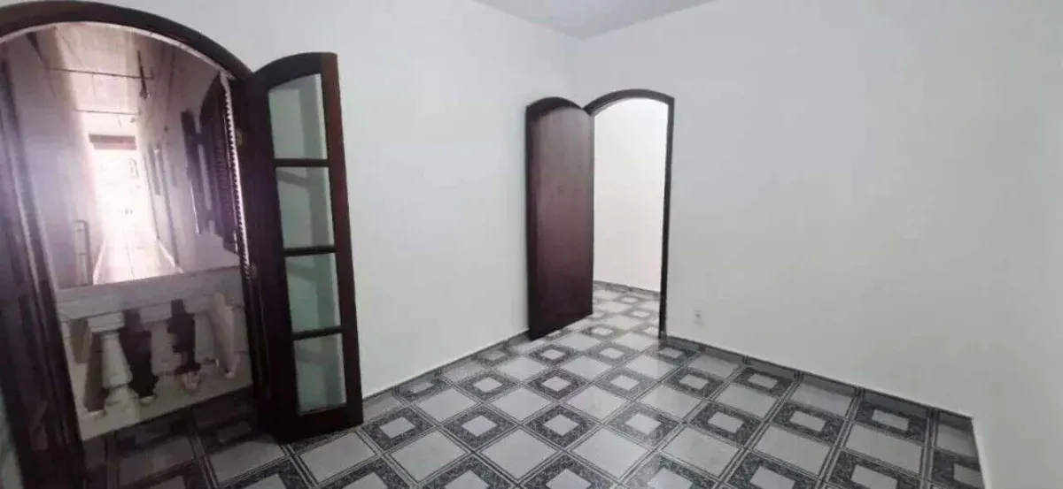 Casa GRANDE, 153m², Térrea com 03 quartos, 02 Vagas de Garagem Coberta, para locação no Jardim Ipê 4, São Bernardo do Campo - SP