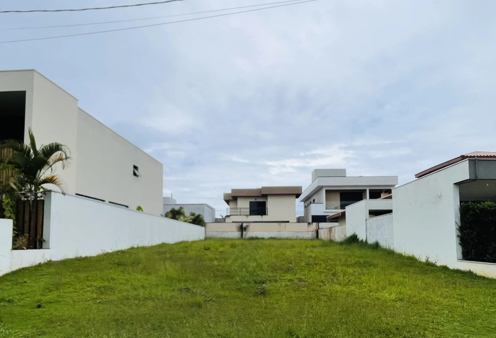 Terreno com 403 m² no Condomínio Ouro Ville em Taubaté/SP. 
