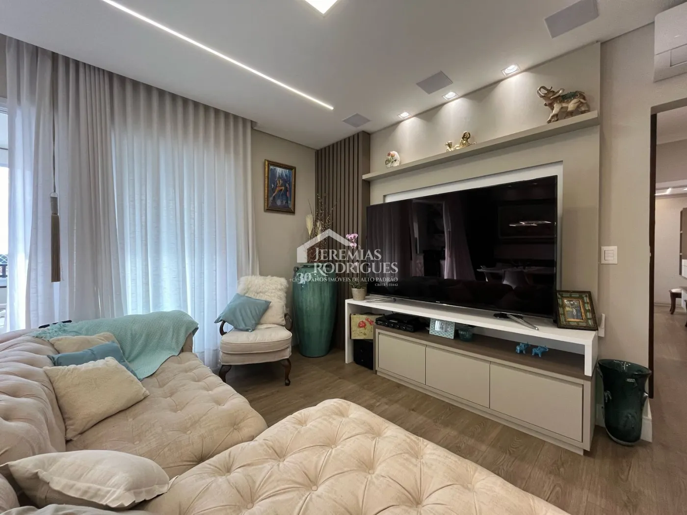 Apartamento à venda com 3 suítes, 142 m² no Condomínio Grand Terrace em Taubaté/SP.
