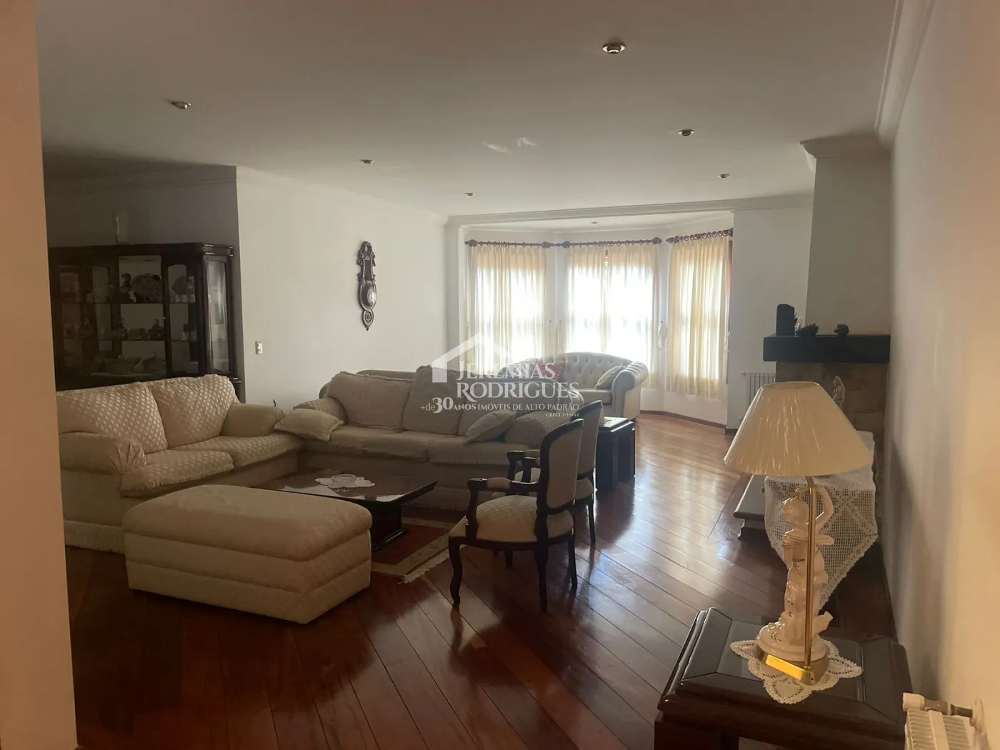 Apartamento com 3 dormitórios, 186 m² -  Condomínio Nouvelle Ville - Campos do Jordão/SP