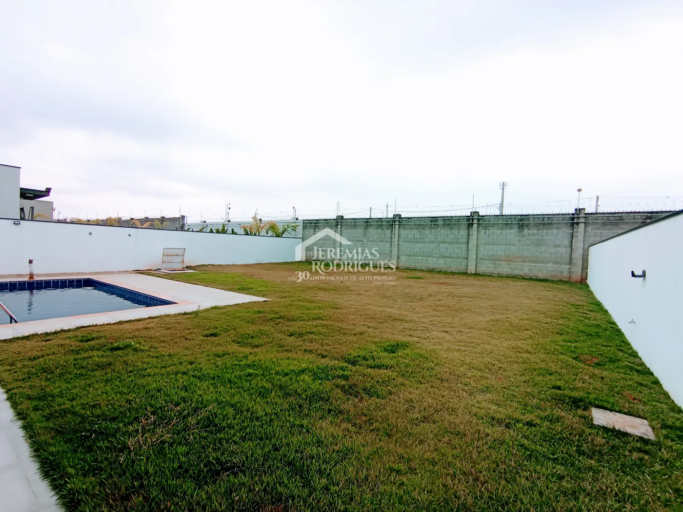 Casa para venda e locação com 3 dormitórios, no Condomínio Colonial Village II em Pindamonhangaba/SP