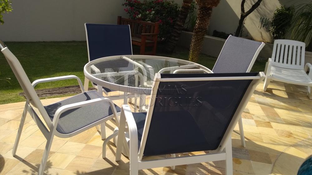 Casa à venda com 4 dormitórios no Condomínio Taubaté Village em Taubaté/SP. 