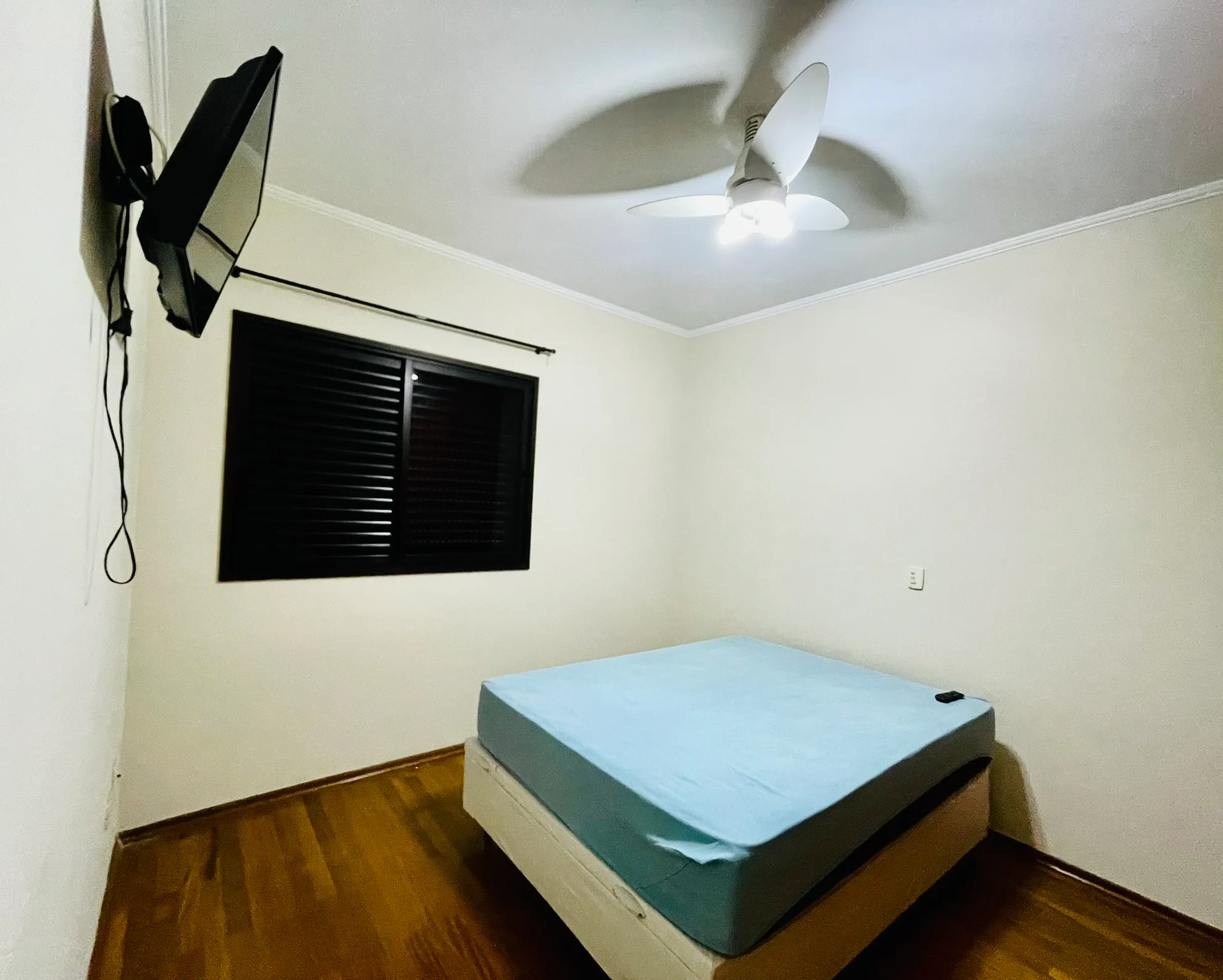 Apartamento para venda com 5 dormitórios no Edifício Olimpia em Taubaté/SP. 