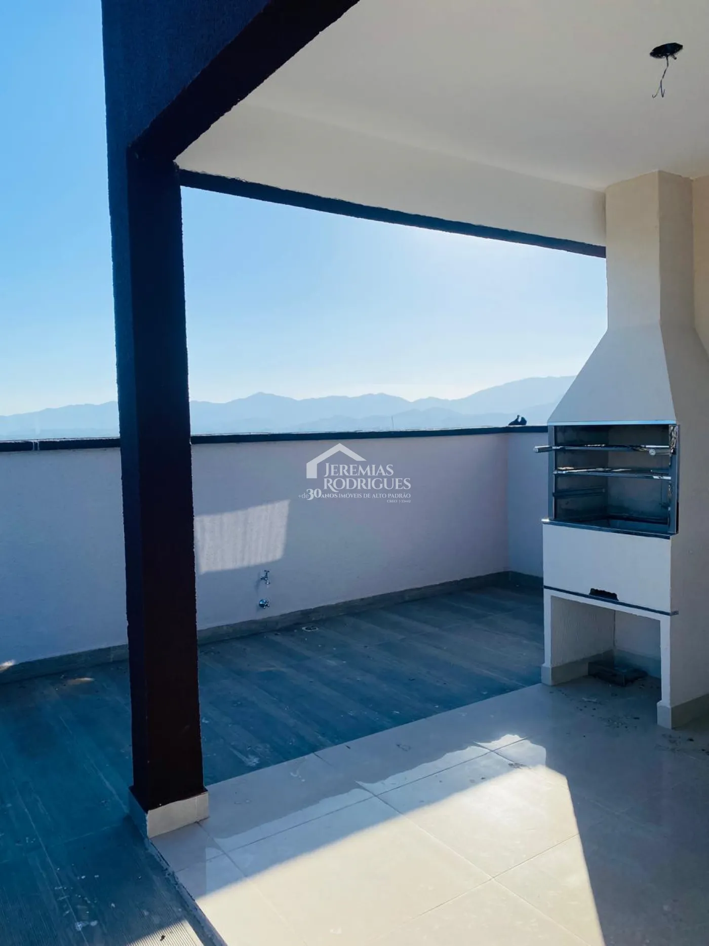 Apartamento à venda com 3 dormitórios, 122 m² no Condomínio Palmeira Real Village em Pindamonhangaba/SP.