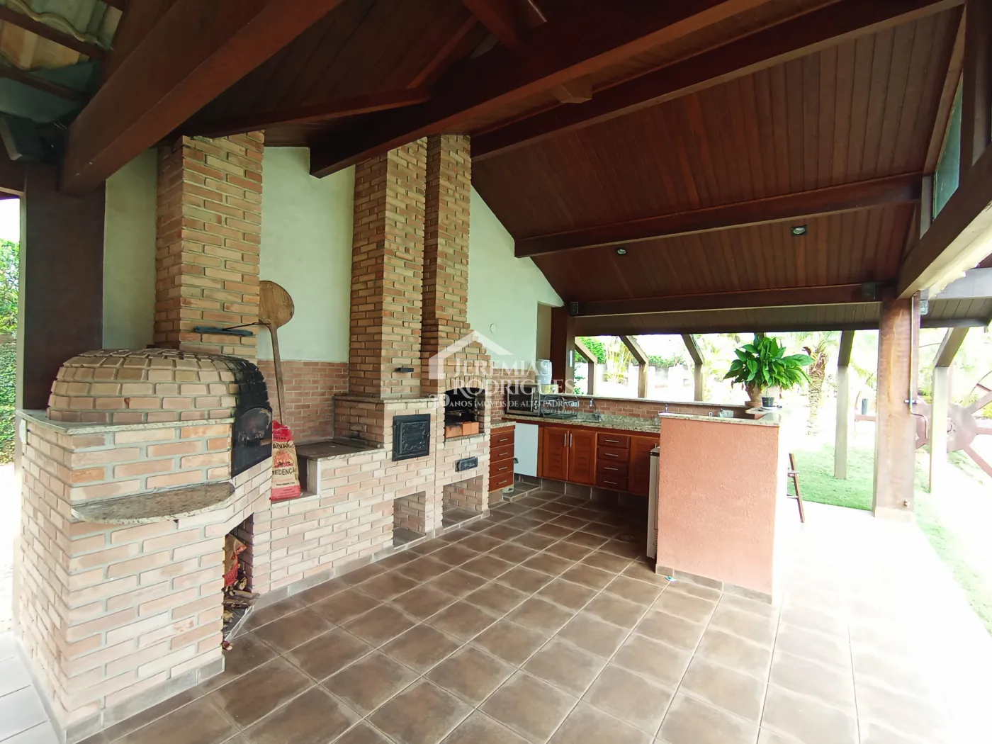 Casa à venda com 3 dormitórios no Condomínio Chácaras Cataguá em Taubaté/SP