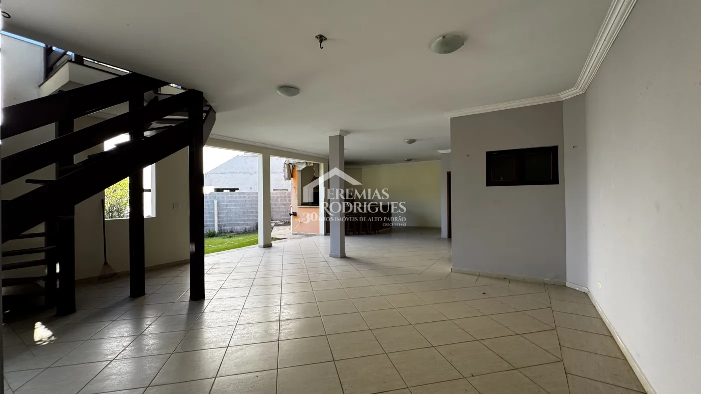 Casa para venda e locação com 4 dormitórios no Condomínio Colonial Village I em Pindamonhangaba/SP