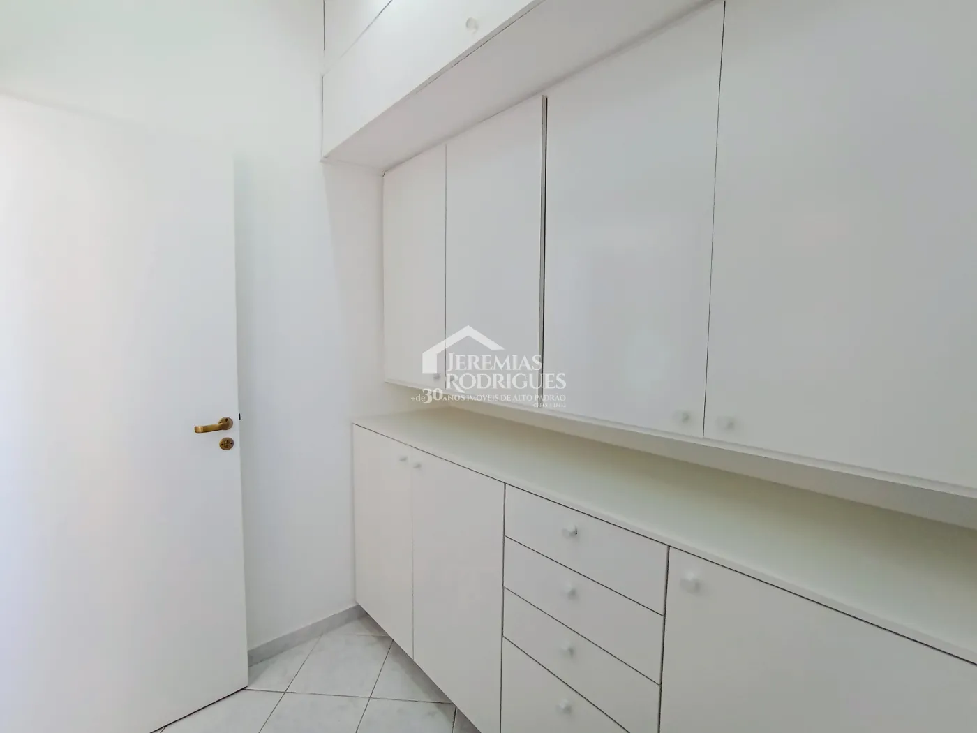 Apartamento para venda com 2 suítes no Edifício Rosa Abirached em Taubaté/SP
