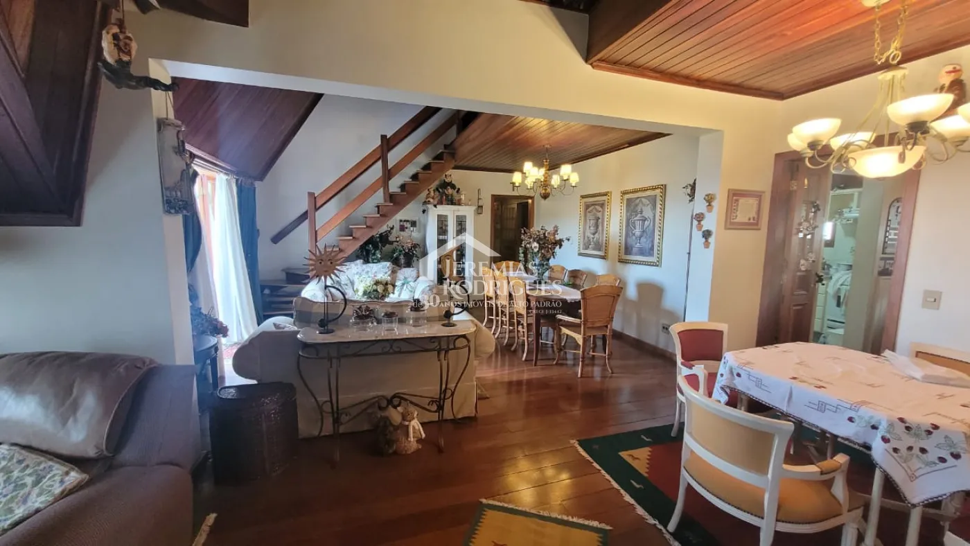 Apartamento à venda com 4 dormitórios, 324m² no Condomínio Le Bourg Saint Maurice em Campos do Jordão/SP.