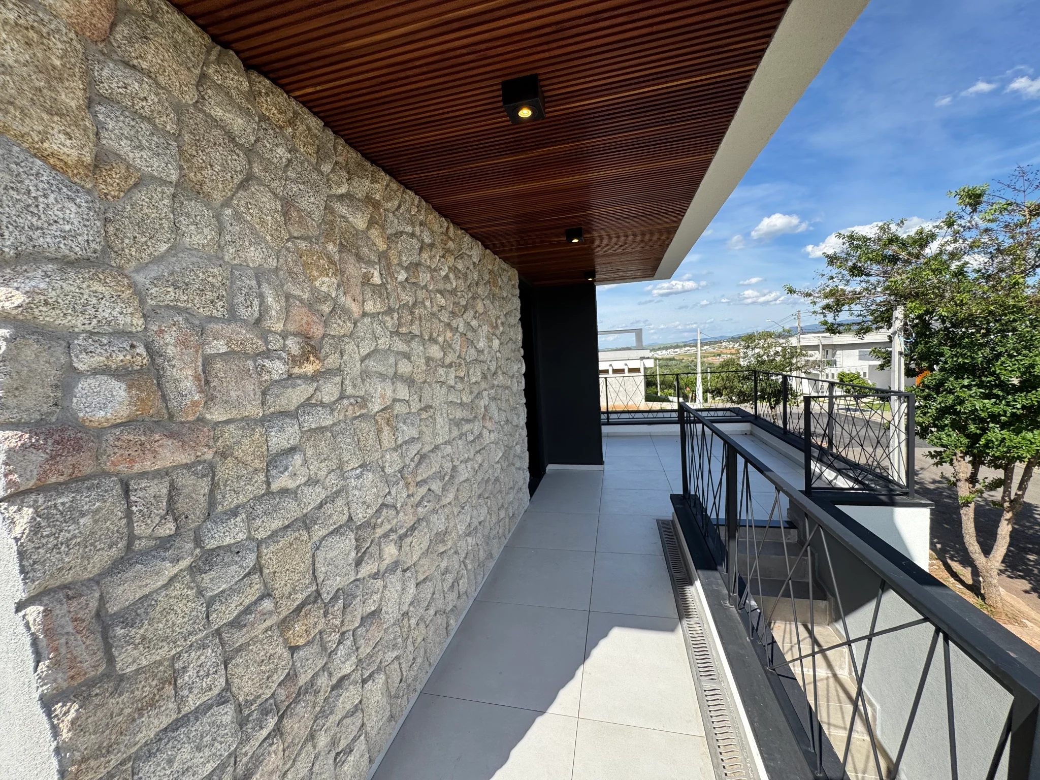 Casa à venda com 3 suítes no Condomínio Cataguá Way em Taubaté/SP.