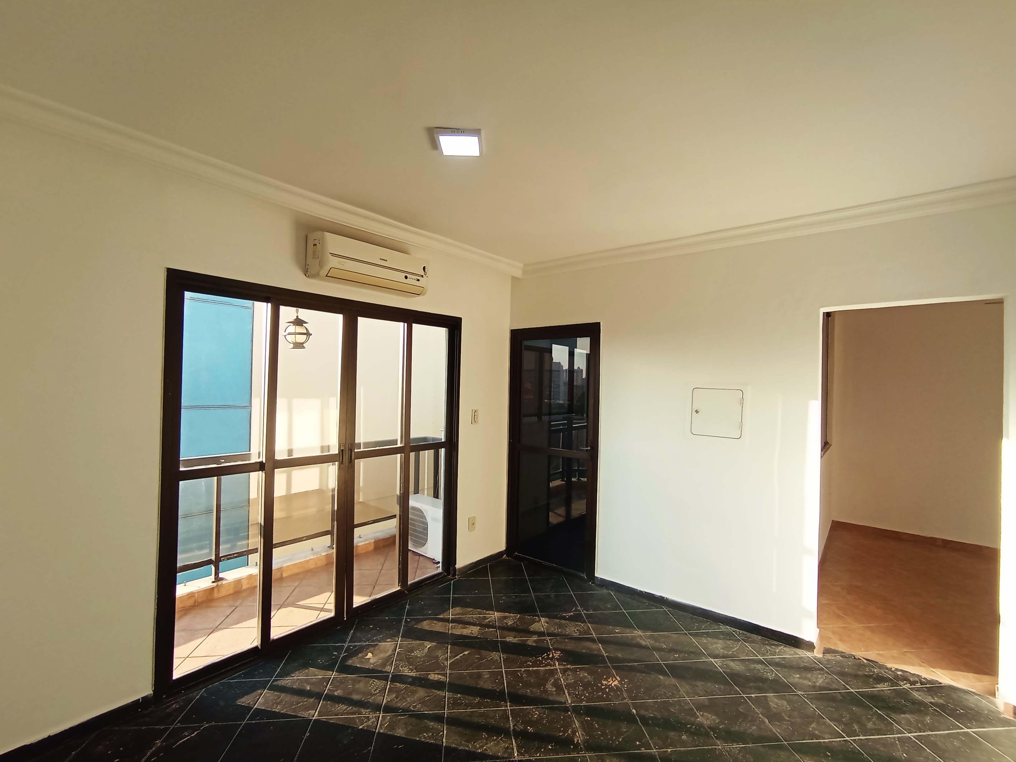 Cobertura à venda com 3 dormitórios, 125 m² no Edifício Michel Abud em Taubaté/SP.