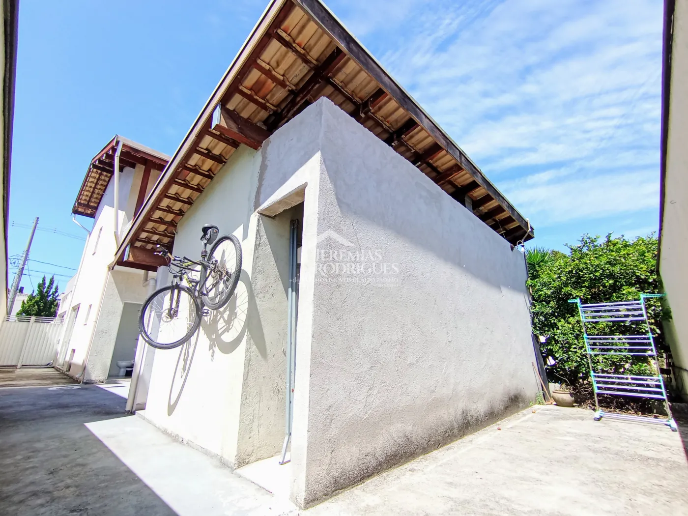 Casa à venda com 3 suítes no Condomínio Reserva dos Lagos em Pindamonhangaba/SP.