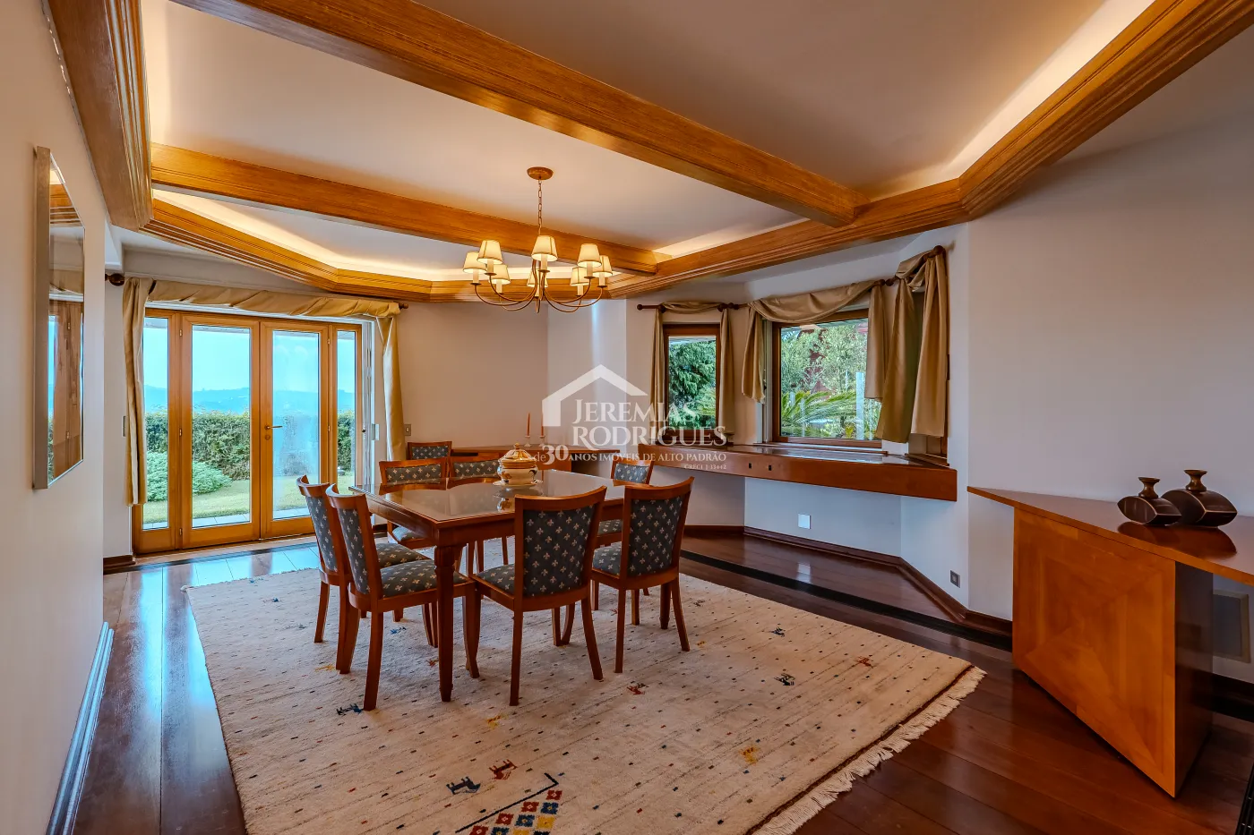 Casa com 4 suítes, 670 m² - Alto do Capivari - Campos do Jordão/SP.